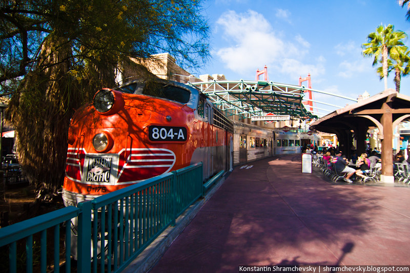 USA California Disneyland Anaheim Adventure Park California Adventure California Zephyr Train США Калифорния Диснейленд Анахайм Парк Калифорния Адвенча Поезд Калифорния Зефир