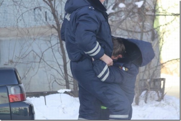 Policiais russos bebados (6)