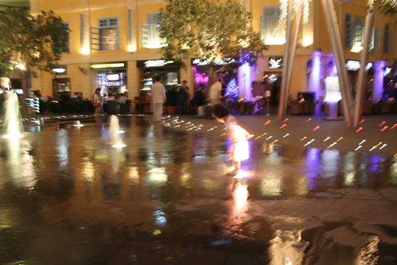 IMAGE: http://lh4.ggpht.com/_xUo0ZfDKv38/TR6K_yWOZrI/AAAAAAAAEDs/RatueQOO_3A/s800/_MG_4887.JPG