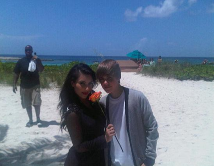 Justin Bieber Kim Kardashian Hold Hands on the beach picture