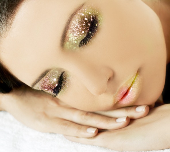 [Bright-Eyes-Makeup-Trend-2011lrg[4].jpg]