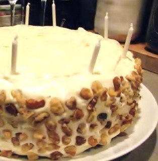 [carrot cake with maple cream cheese icing[5].jpg]
