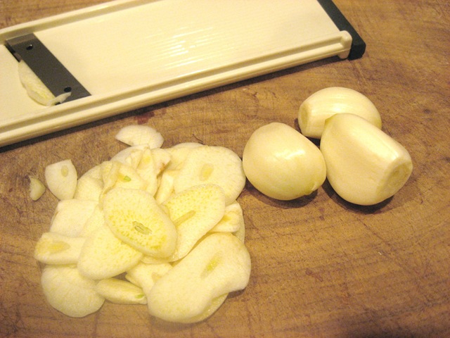 [garlic slicer[1].jpg]