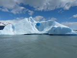 Immense iceberg troué