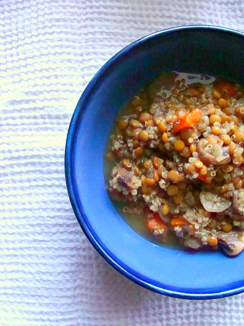 [lentil quinoa soup3[8].jpg]