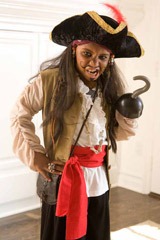 [pirate-makeup-160x240-td-Shot_3-0066[3].jpg]