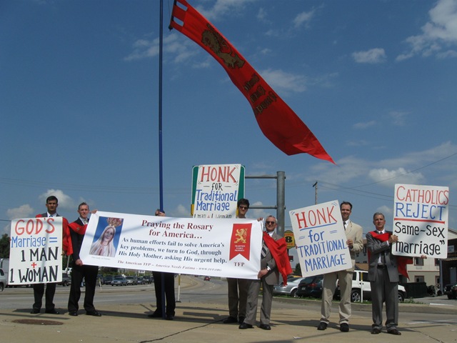 [York June 13 Rosary Rally 041[3].jpg]