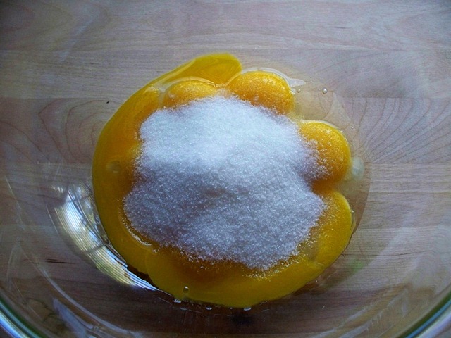 [sugar with yolks[8].jpg]