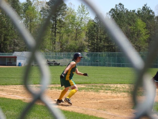 Mintel gets a lead off 3rd