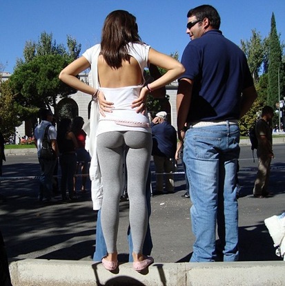 [girls in yoga pants 3[3].jpg]