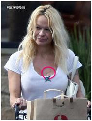 Pamela Anderson sin maquillaje y con pancita: ¿sexy o no? Pamela Anderson sin maquillaje y con pancita: ¿sexy o no?