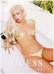 Fotos: Paris Hilton intenta ser sexy y posa con perro entre piernas para Guess Fotos: Paris Hilton intenta ser sexy y posa con perro entre piernas para Guess