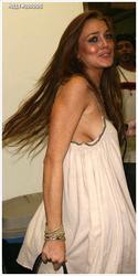 Lindsay Lohan no tiene corpiño, pero si tiene Milkshake propia Lindsay Lohan no tiene corpiño, pero si tiene Milkshake propia