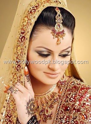[pakistani bridial dresses lehnga choli poshak. mehendi design . pakistani gewellery. indian bride (9)[2].jpg]