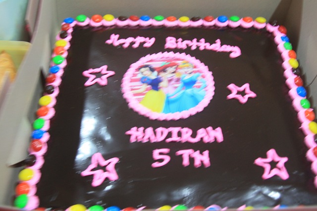 [Happy Birthday Hadirah 29.10.2010 009[2].jpg]
