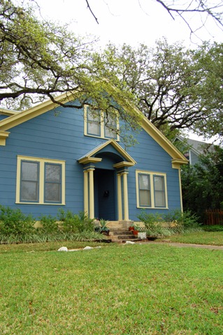 [countrybluehouse[4].jpg]