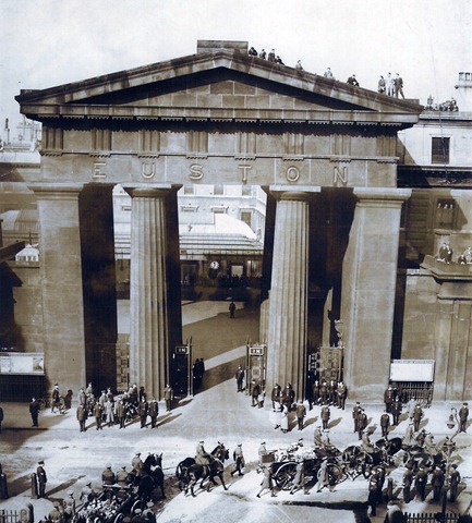 [euston arch[5].jpg]