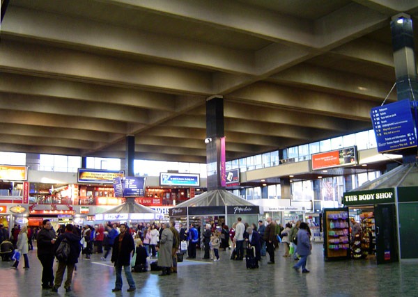 [Euston_station_concourse[7].jpg]