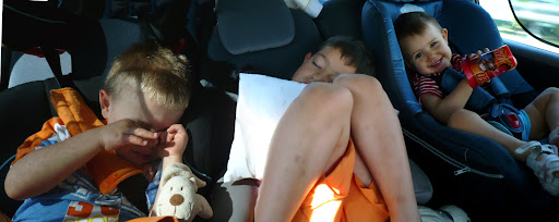http://lh4.ggpht.com/_yaG5o6mVXcw/SqrBhEL9IpI/AAAAAAAABww/73BDYvfyRpM/200907ninoscocheP.JPG