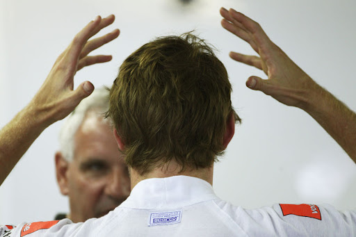 button_can10_hands_overhead.jpg