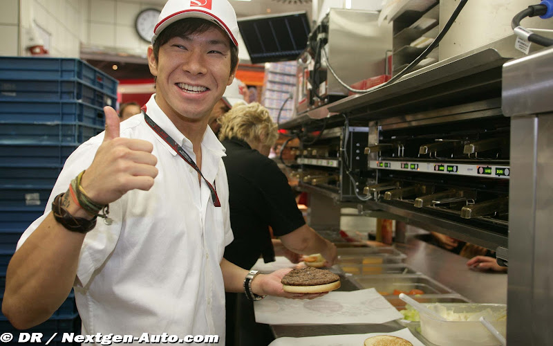 Камуи Кобаяши готовит гамбургер 2