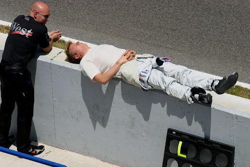 kimi_lying_on_pitwall.jpg