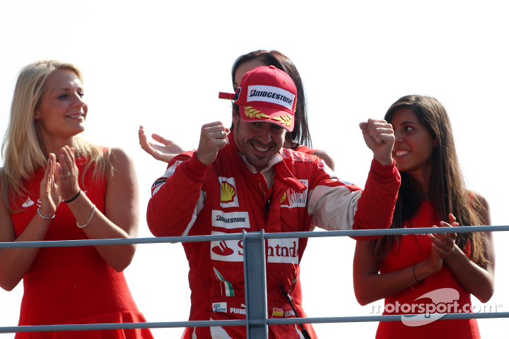 Фернандо Алонсо одерживает победу на Гран-при Италии 2010