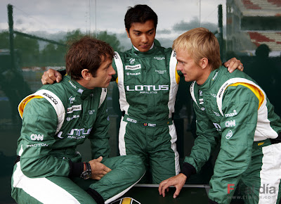 пилоты команды Lotus на Гран-при Испании 2010