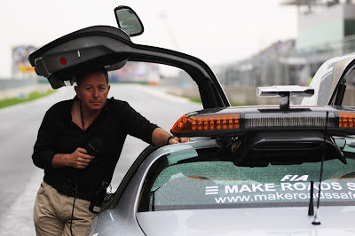 Мартин Брандл под крылом чайки или сэйфти-кара на Гран-при Кореи 2010