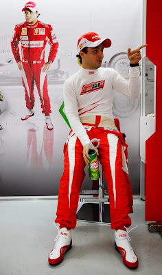 Фелипе Масса в боксах Ferrari на Гран-при Бразилии 2010