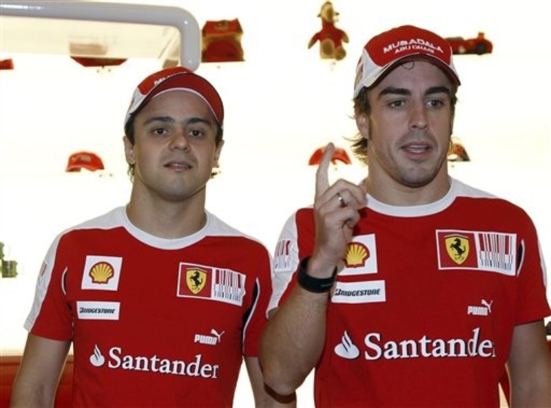 Фелипе Масса и Фернандо Алонсо на Гран-при Абу-Даби 2010