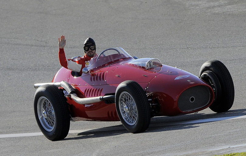 Фернандо Алонсо на трассе имени Рикардо Тормо в Валенсии за рулем Ferrari 375 Indianapolis 1954