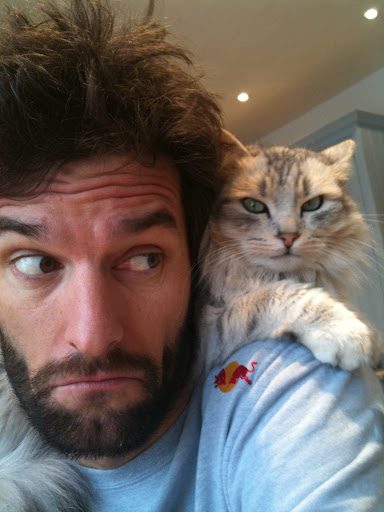 mark_webber_with_cat.jpg