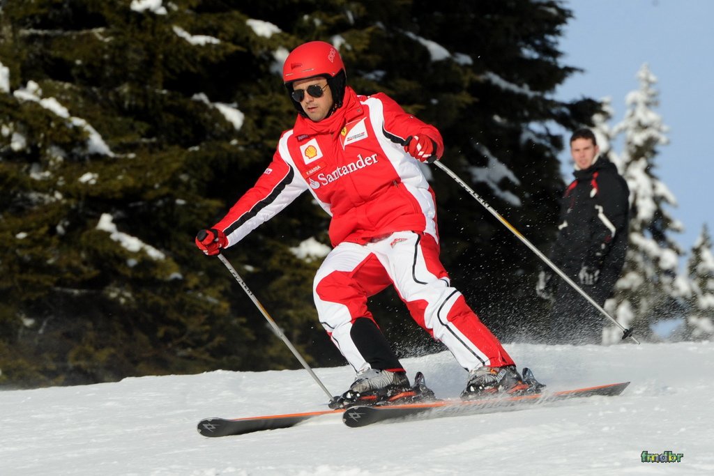Фелипе Масса катается на лыжах на Wrooom 2011