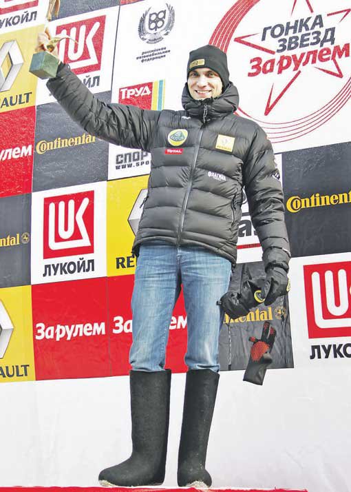 Виталий Петров в валенках на гонке звезд За рулем