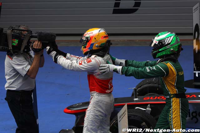 Хейкки Ковалайнен хочет поздравить Льюиса Хэмилтона с победой на Гран-при Китая 2011