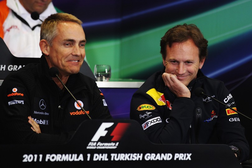 улыбающиеся Мартин Уитмарш и Кристиан Хорнер на пресс-конференции Гран-при Турции 2011
