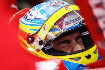 очень напряженный Фернандо Алонсо в кокпите Ferrari на Гран-при Турции 2011