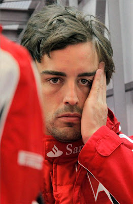 фэйспалм Фернандо Алонсо в боксах Ferrari на Гран-при Турции 2011