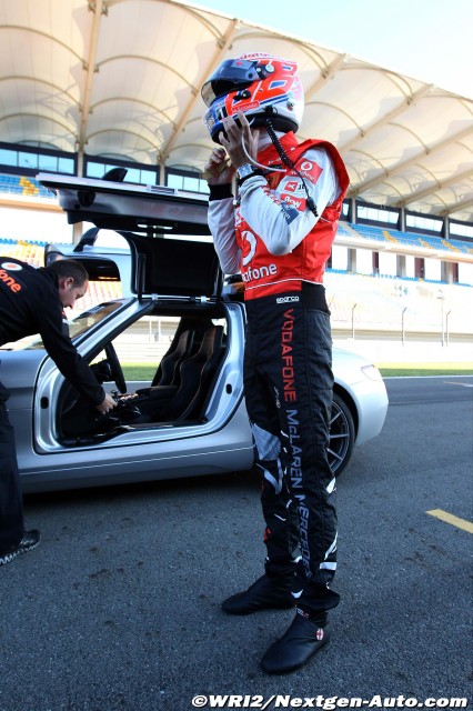 Дженсон Баттон готовится к поездке на сэйфти-каре на Гран-при Турции 2011