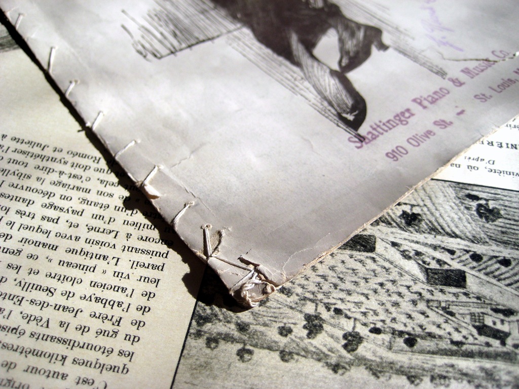 [detail of sewn spine[4].jpg]