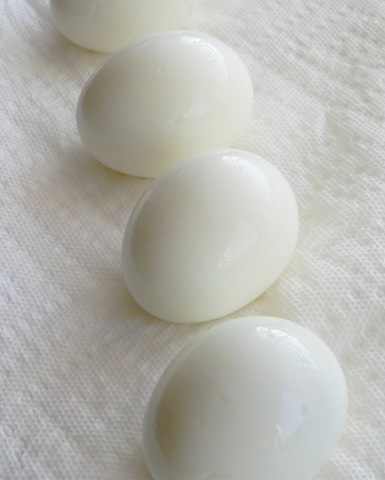 [hard-boiled-and-shelled-eggs-822x1024[2].jpg]