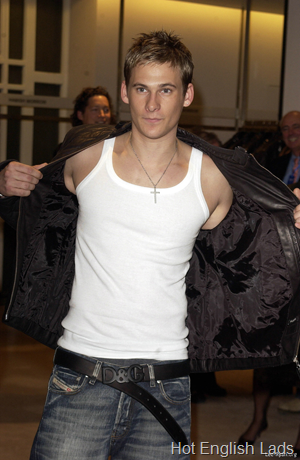 [lee ryan1[4].png]