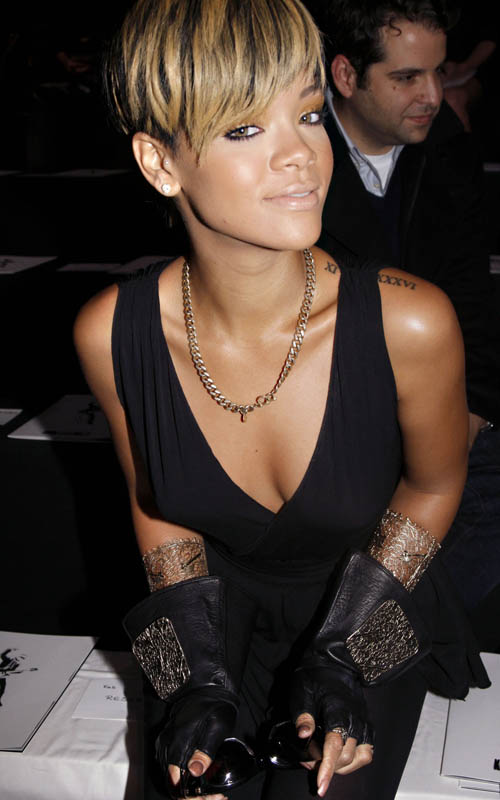 Rihanna: Twitter y Fecha de nuevo CD