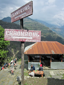 I take right (Annapurna Sanctuary, Nepal 2011) I take right (Annapurna Sanctuary, Nepal 2011)