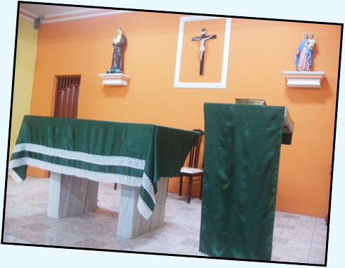 Altar, Ambão e Imagens Sacras