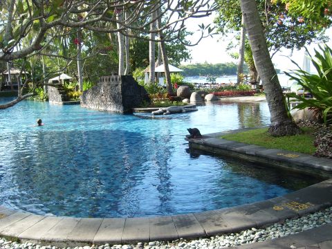 lombok1pool.jpg