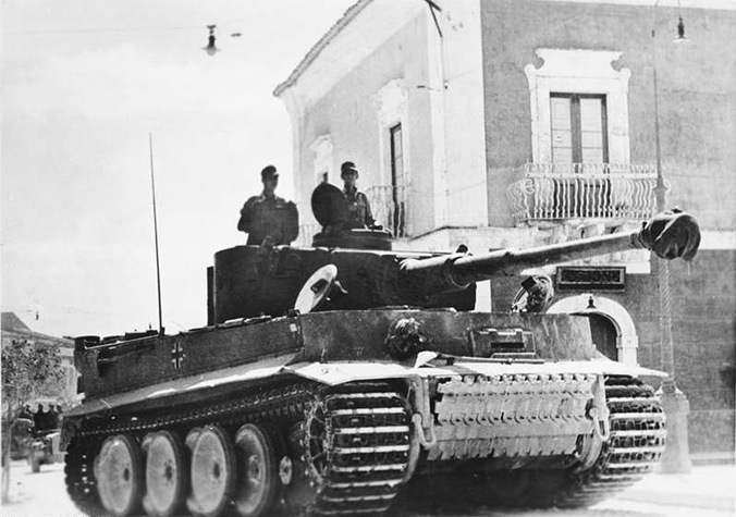 Bundesarchiv_Bild_183-J14953,_Sizilien,_Panzer_VI_(Tiger_I) Bundesarchiv_Bild_183-J14953,_Sizilien,_Panzer_VI_(Tiger_I)