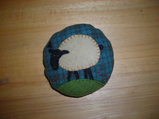 [pincushion 2009 - sheep[2].jpg]