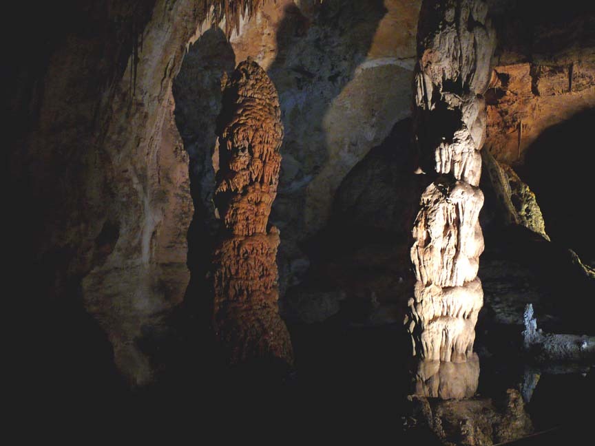 [Stalagmites in Pool[7].jpg]